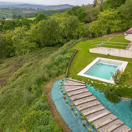 Con Piscina Privada Y Vistas A La Naturaleza